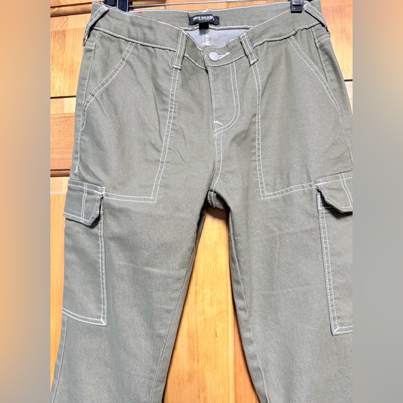 True Religion cargo jeans pocket bootcut jeans green Kalamata size 28 NWOT - Picture 3 of 12